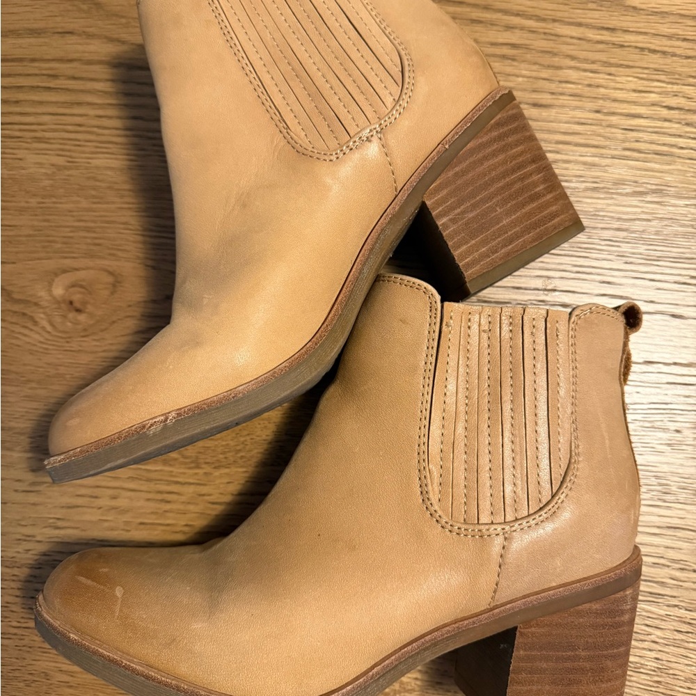 Sofft Tan Leather Chelsea Ankle Booties - Picture 6 of 7